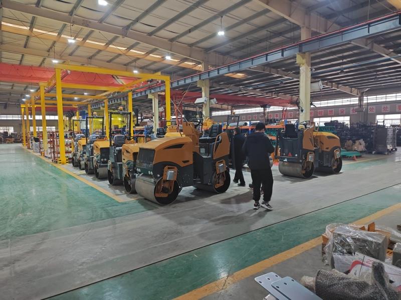 小型壓路機(jī)價(jià)格不能盲從，先把知識來學(xué)起！